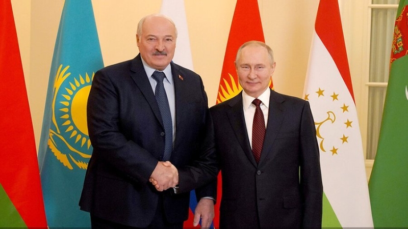 Путин и Лукашенко провели встречу на полях саммита СНГ в Петербурге