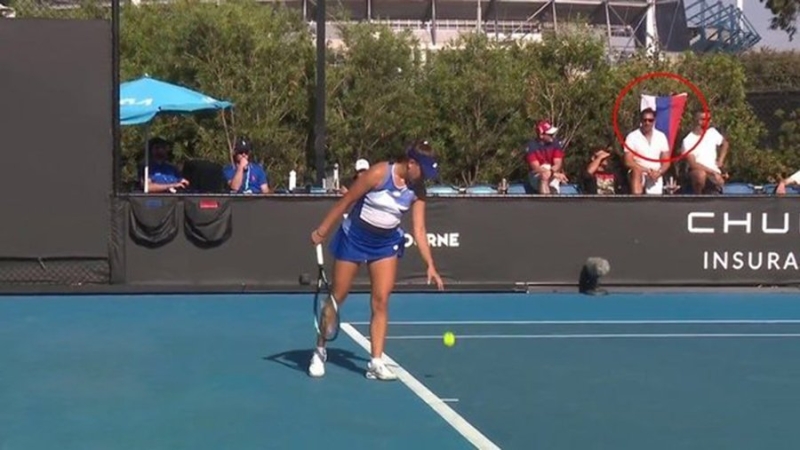 Фанаты развернули флаг России на матче украинки на Australian Open