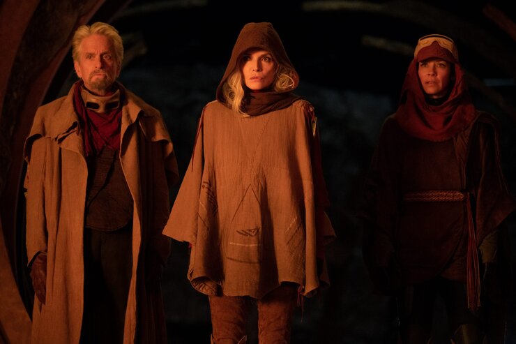 Семья насекомых: Эванджелин Лилли, Мишель Пфайффер и Майкл Дуглас в «Человеке-муравье и Осе 3» (фото)