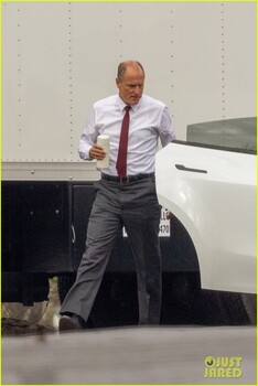 Скарлетт Йоханссон в стиле ретро и Вуди Харрельсон на съёмках космодрамы «Проект „Артемида“» (фото)