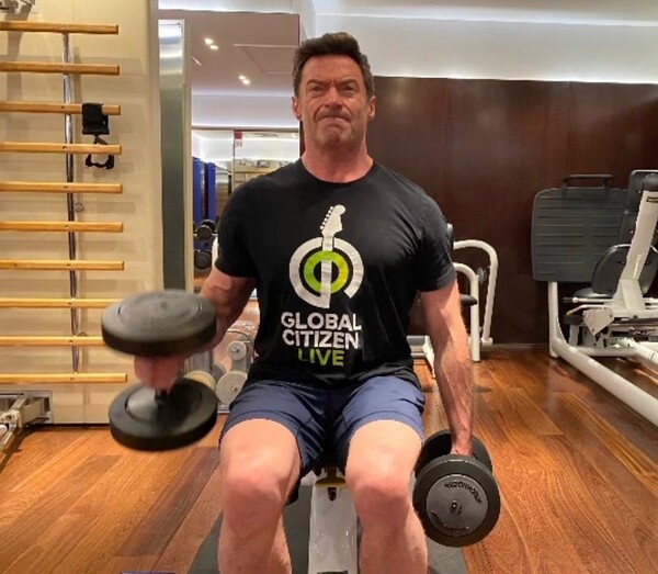 Хью Джекман снова в тренажёрке — готовится к весеннему старту съёмок «Дэдпула 3» (фото)