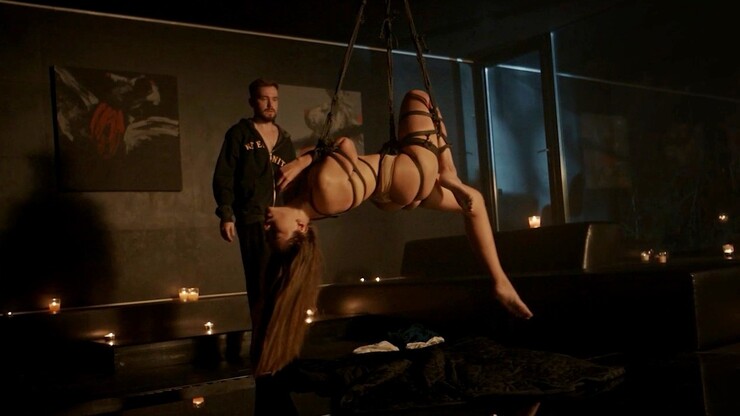 Петров вяжет узлы из студентки в свежем трейлере эротики «Непослушная»