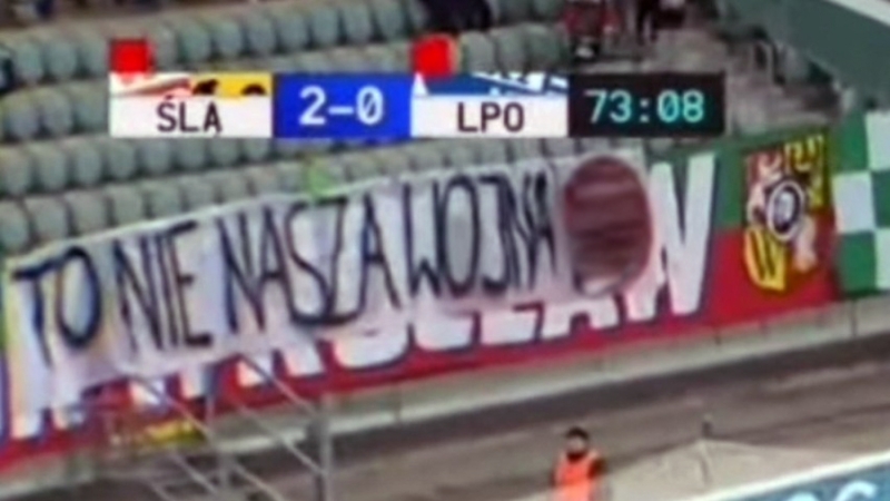 Польские болельщики вывесили антиукраинский баннер на футбольном матче