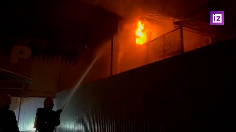 В торговых павильонах в Астрахани произошел пожар на площади 500 кв. м