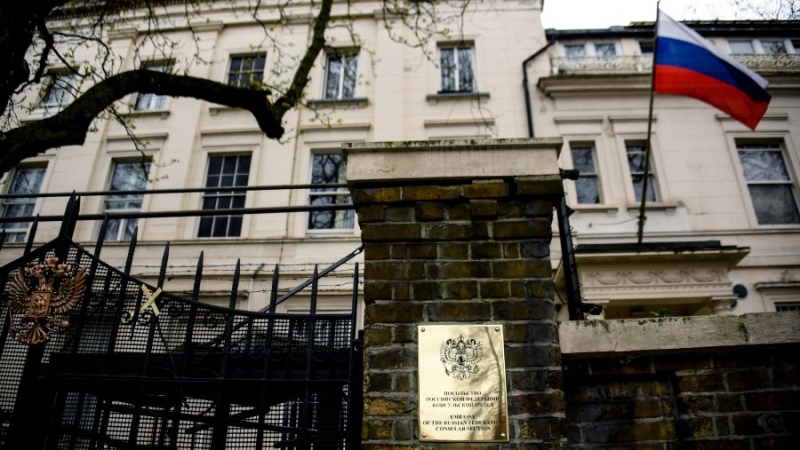 Посольство РФ потребовало от Британии прояснить инцидент в Солсбери