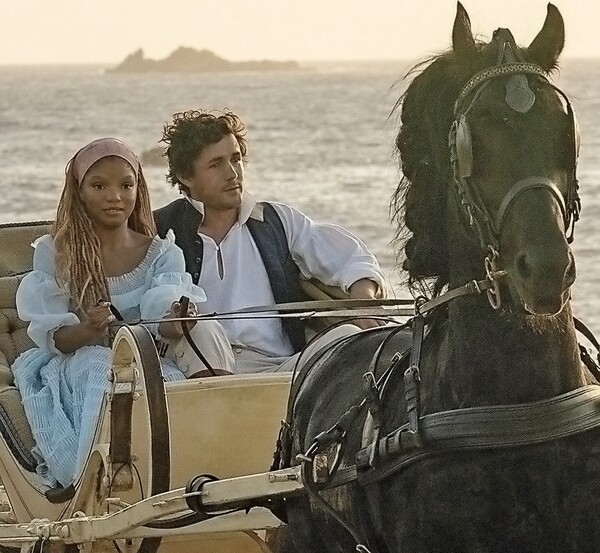 Принц Эрик приуныл на свежем кадре из «Русалочки»