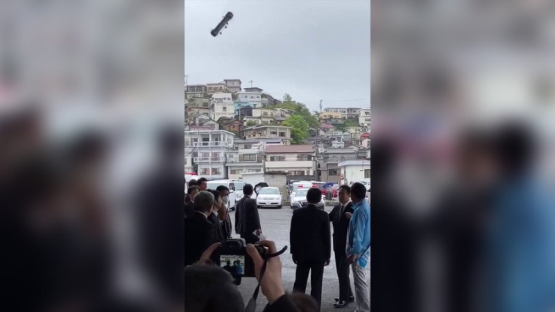 Момент спасения премьера Японии Кисиды во время взрыва попал на видео