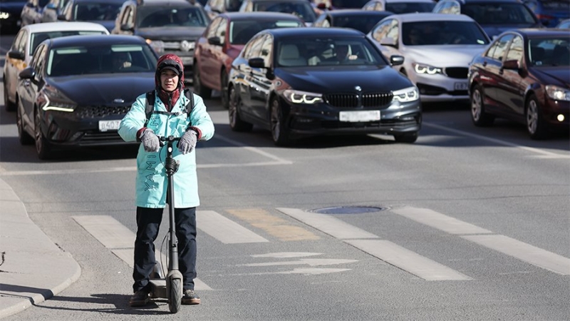 МВД включило в теорию экзамена на права правила использования электросамокатов