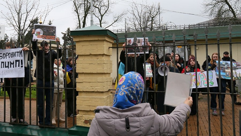Захарова ответила на призыв изгнать из Киево-Печерской лавры русский дух