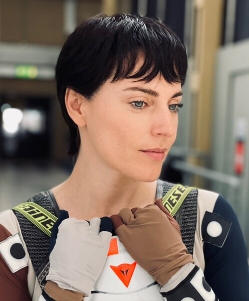 Грозная Фаора за кадром «Флэша» (фото)