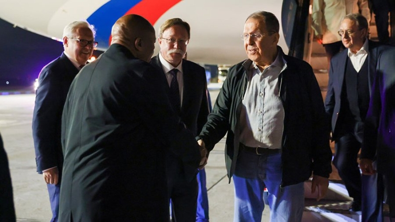 Лавров прилетел в ЮАР для участия в заседании БРИКС