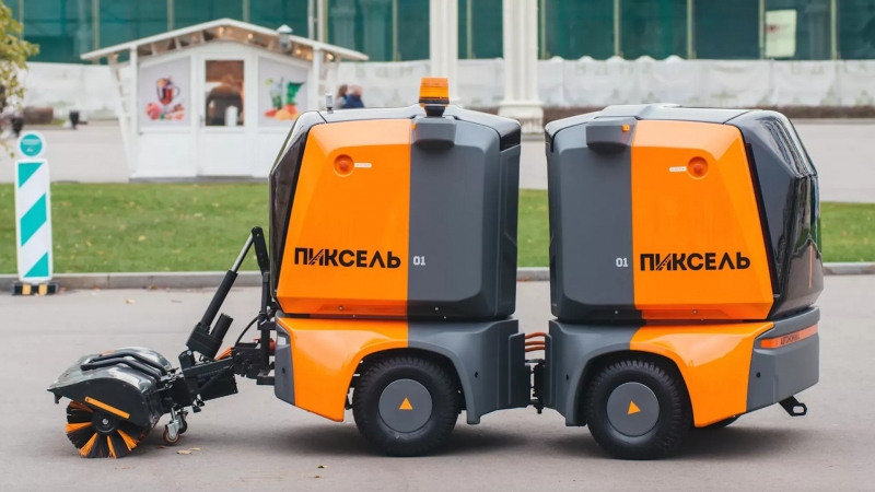 На московских улицах начал убираться «Пиксель» — первый в России робот-дворник