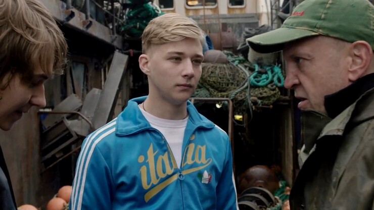 Сквозь шторм — вышел трейлер морской драмы «Снегирь»