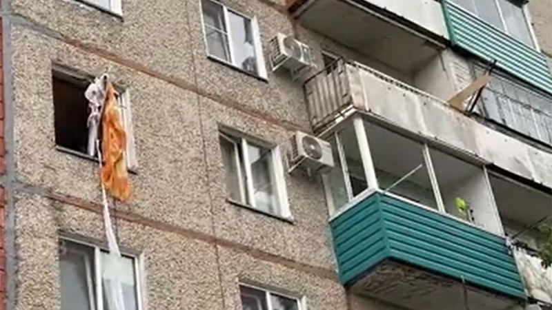 Взрыв самогонного аппарата повредил семь машин в Комсомольске-на-Амуре