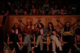 Форменный цирк и фанаты в массовке: новые кадры со съёмок фильма «Майор Гром: Игра»