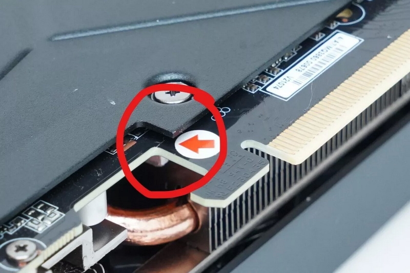 Платы видеокарт Gigabyte GeForce RTX 30-й серии трескаются — специалист по печатным платам объяснил, почему это может происходить