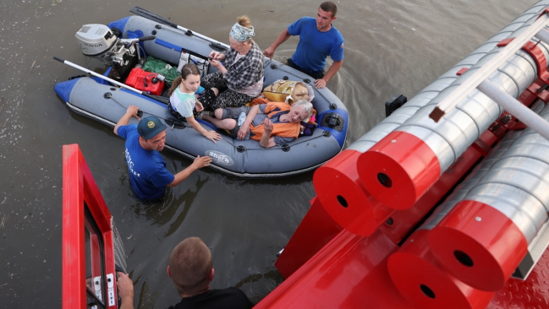 В Кремле назвали самоотверженными действия властей после прорыва Каховской ГЭС