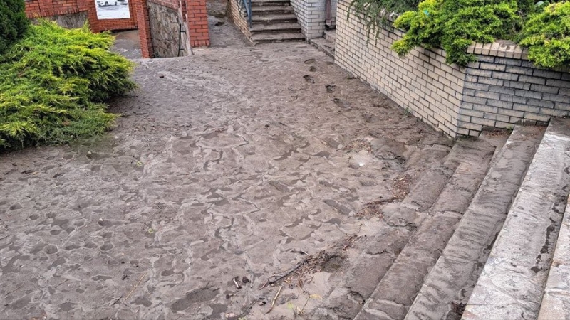 Вода полностью сошла с улиц Новой Каховки после прорыва Каховской ГЭС