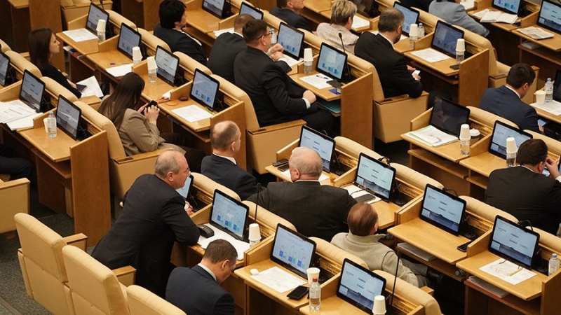 Госдума приняла во II чтении проект о запрете медицинских вмешательств по смене пола