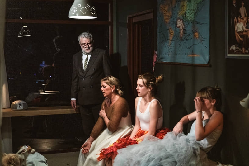 Индустрия обличений