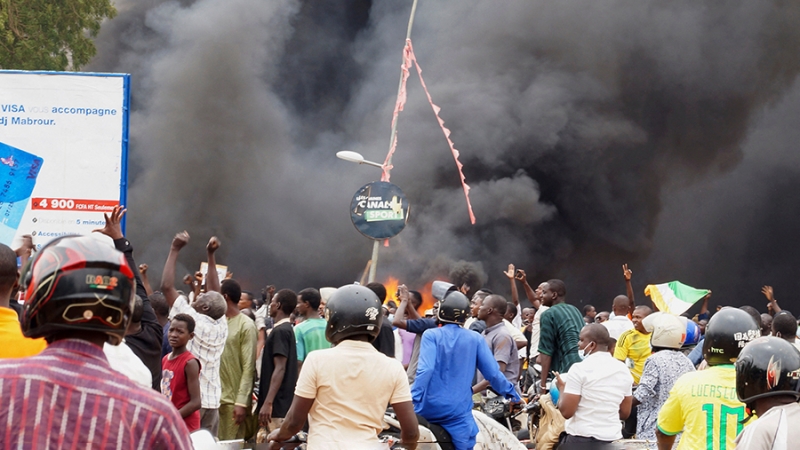 Макрон созовет заседание Совета по обороне из-за ситуации в Нигере