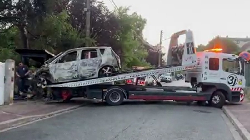 Уголовное дело возбудили после нападения на дом мэра пригорода Парижа