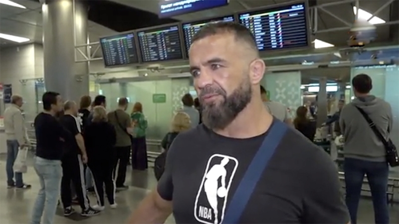 Британский боец MMA Томсон прилетел в Москву на бой с россиянином Дациком