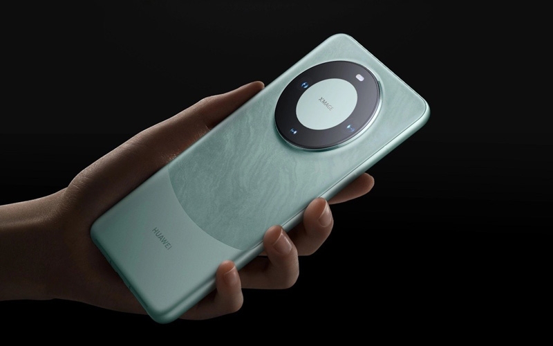 Huawei представила флагман Mate 60 Pro со спутниковой связью и двухцветной задней панелью