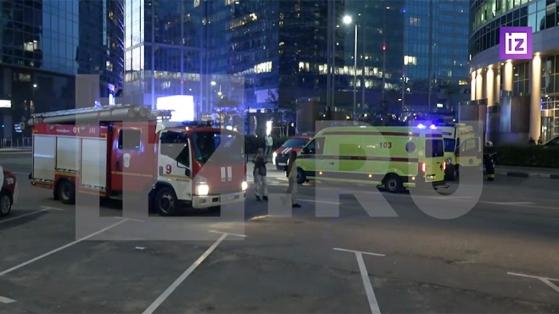 Сотрудники МЧС организовали штаб на месте падения беспилотника в Москве