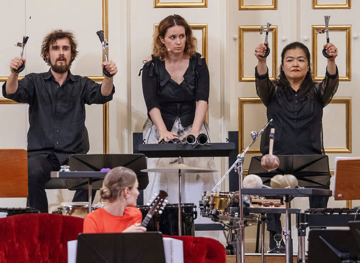 Связь времен вымели метлой