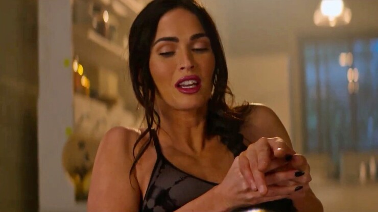 Горячий поединок Меган Фокс и Джейсона Стэйтема в отрывке «Неудержимых 4»