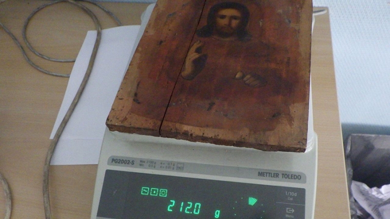 Гражданка Великобритании пыталась вывезти старинную икону из РФ в Финляндию