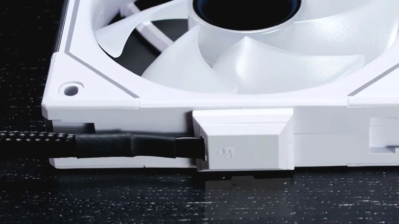 Lian Li подала в суд на Phanteks за копирование системы соединения друг с другом вентиляторов с RGB-подсветкой