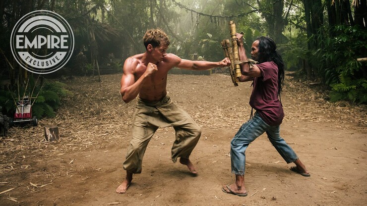 Билл Скарсгард учится драться у звезды экшенов «Рейд» (фото)