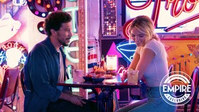 Джоди Комер сваливает из затопленного Лондона на кадрах фильма «Всемирный потоп»