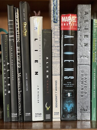 Режиссёр нового «Чужого» продемонстрировал источники вдохновения: книги, комиксы и видеоигры