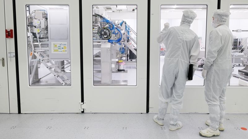 ASML ускорит поставки литографического оборудования китайским клиентам 