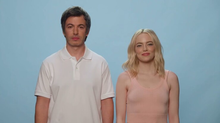 Найдите 10 отличий: Эмма Стоун и Натан Филдер пародируют Сидни Суини и Глена Пауэлла из ромкома «Кто угодно, кроме тебя»