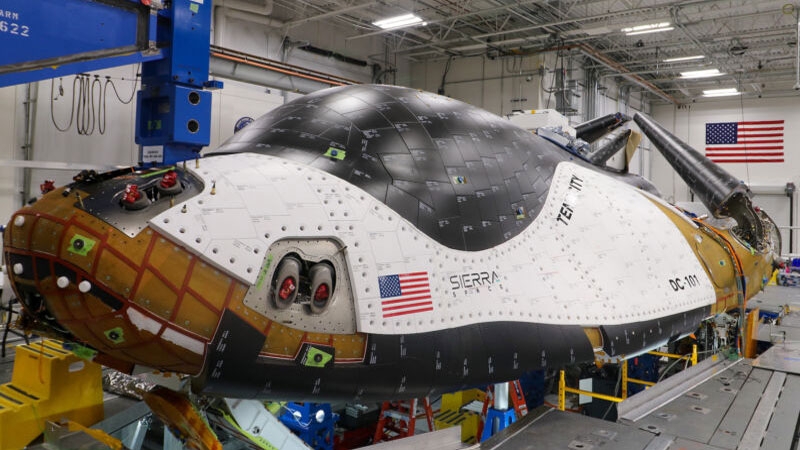 Первый американский коммерческий космический самолёт почти готов к полёту — в нём есть подсмотренные у СССР технологии 
