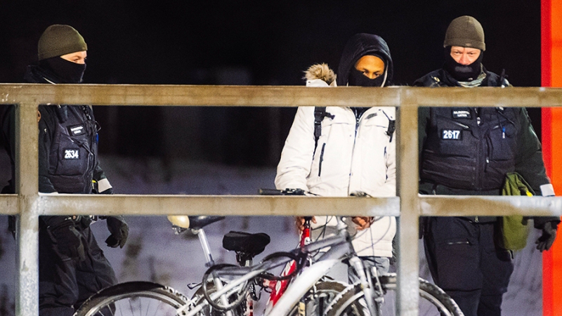 Погрануправление передало полиции шесть граждан с границы Финляндии и РФ