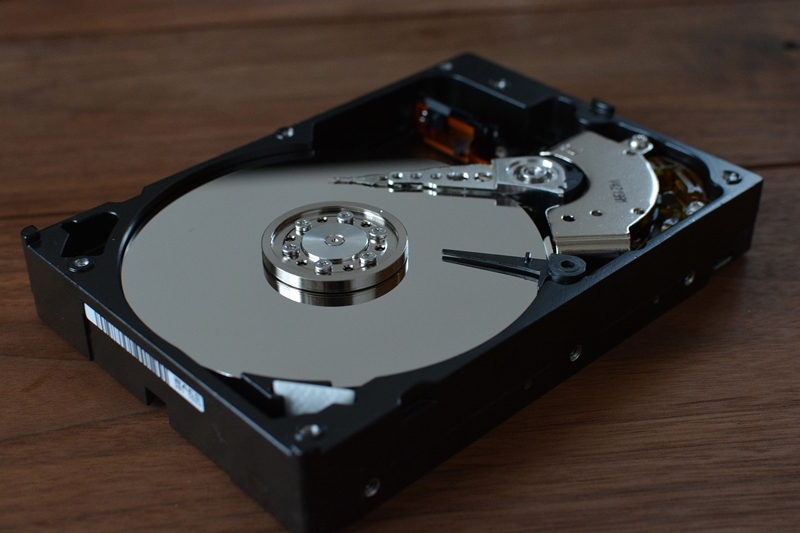 Занятые в производстве HDD компании начали закрывать заводы 