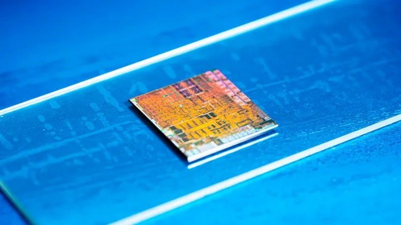 Энтузиасты наконец показали, что находится внутри кастомного APU Van Gogh портативной приставки Steam Deck 