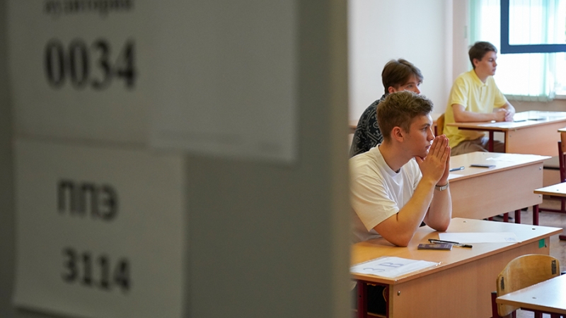 Глава Рособрнадзора рассказал об обучении ИИ следить за нарушениями при ЕГЭ