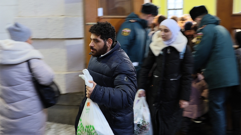 «Известия» пообщались с прибывшими в Чечню беженцами из Газы