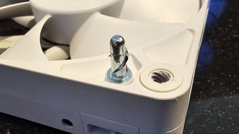 Corsair предложила «быстрые» саморезы для крепления вентиляторов — они завинчиваются за один оборот 