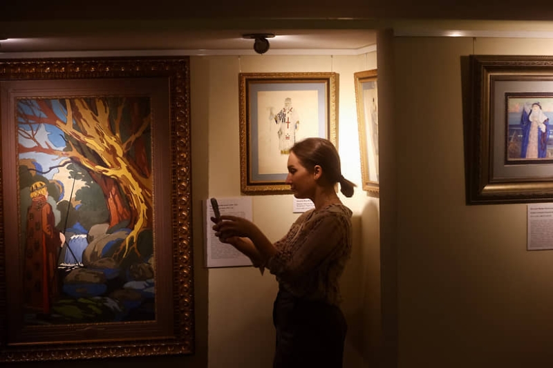 «Галерея заявила о себе удивительной театрально-сценографической выставкой»