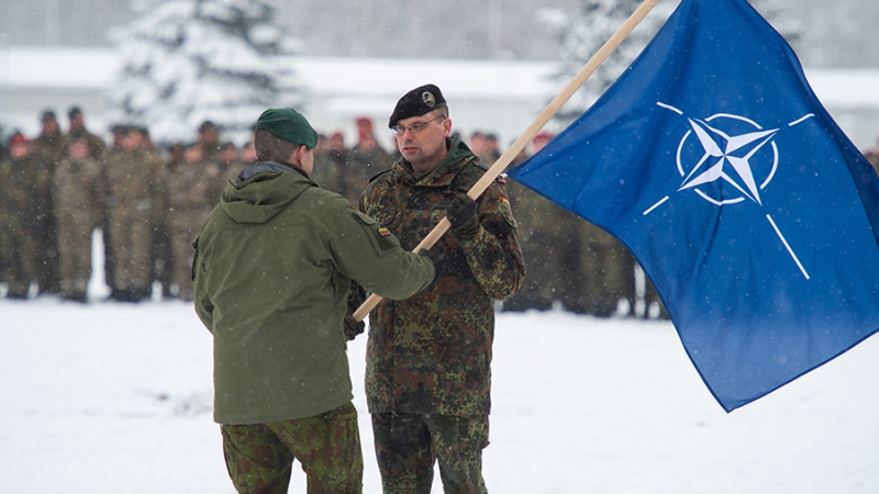 Министр обороны ФРГ заявил об отсутствии угрозы нападения РФ на страны НАТО