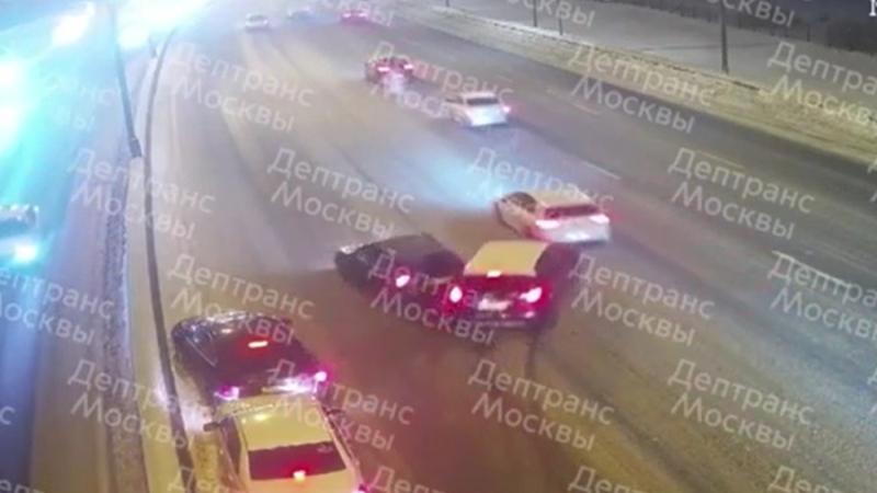 На МКАДе столкнулись около десяти автомобилей