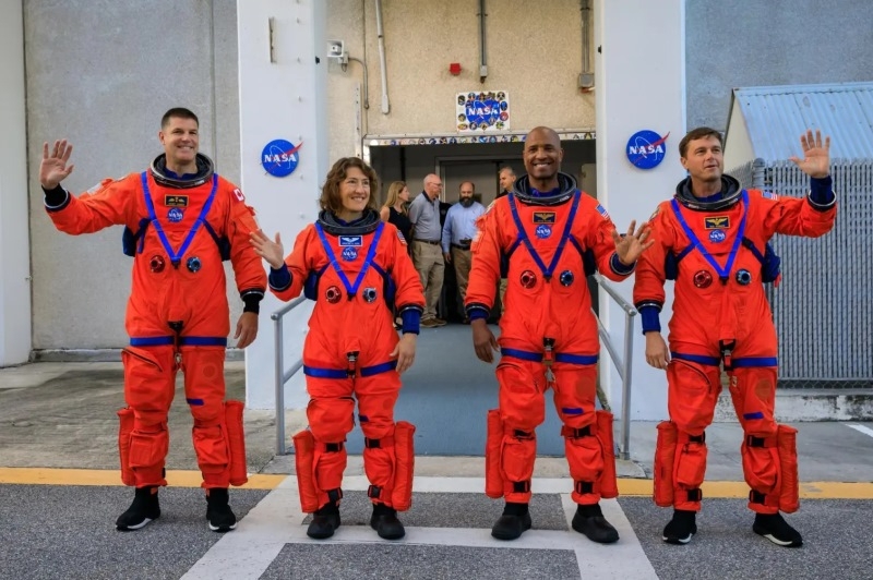 NASA отложило на год возвращение астронавтов на Луну 