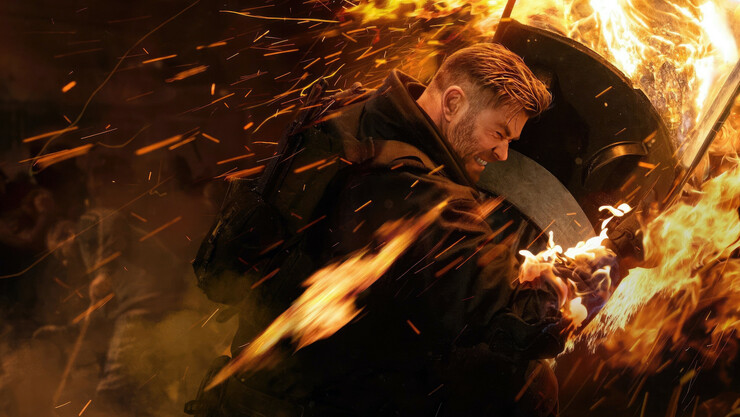 Режиссёр «Тайлера Рейка» снимет женскую версию боевика «Рейд»